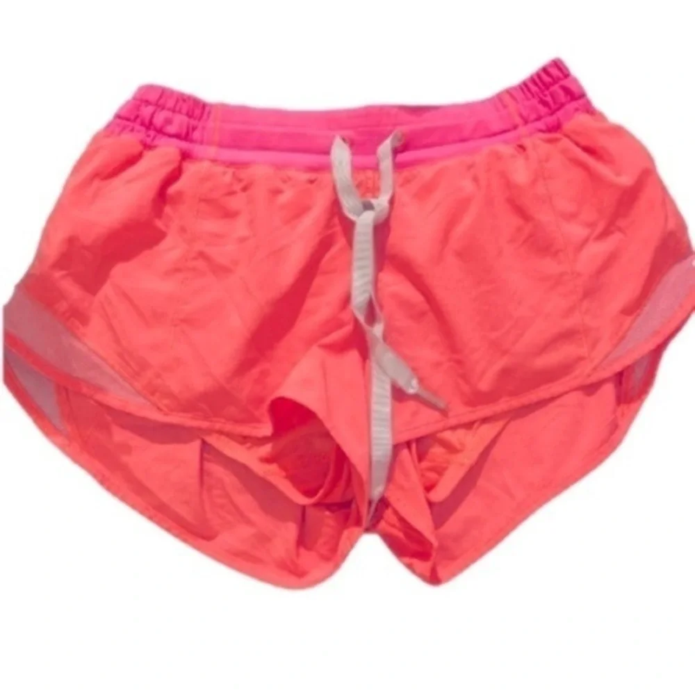 Lululemon Hotty Hot Short 2”  Flash Light Size 6 - Picture 2 of 15